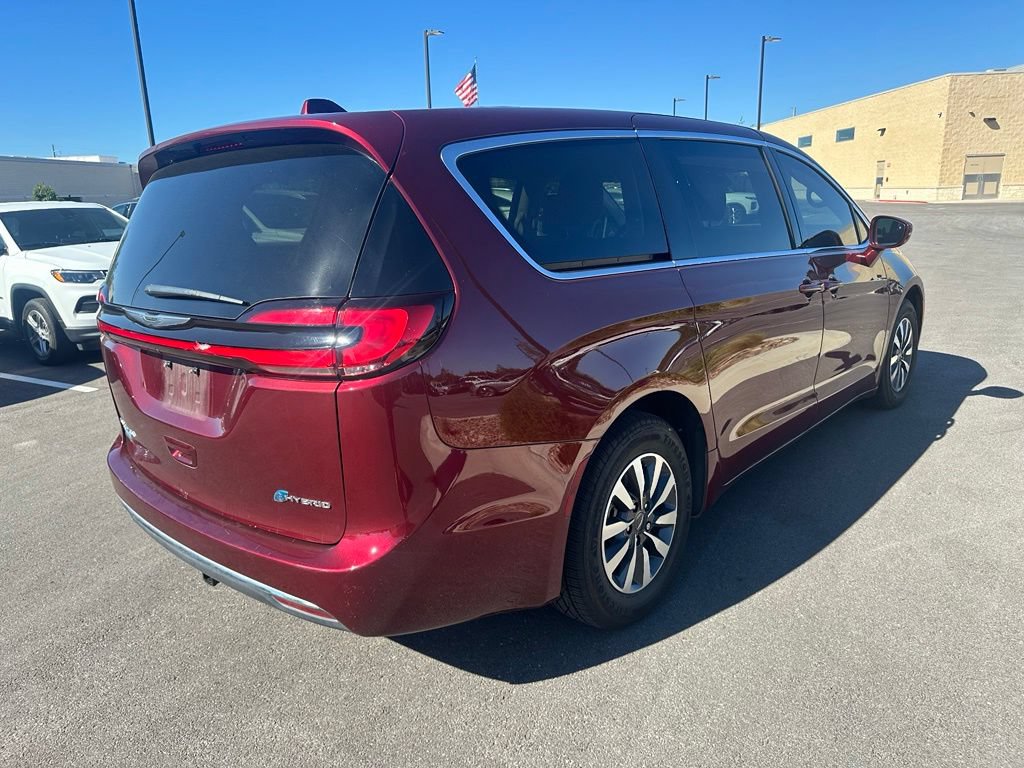 Used 2022 Chrysler Pacifica Touring-L FWD image 6