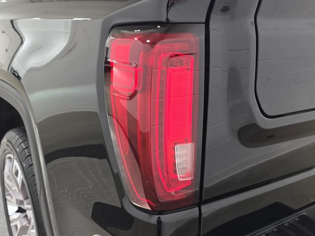 Used 2023 GMC Sierra 1500 Denali w/ Denali Reserve Package AWD/4WD image 32