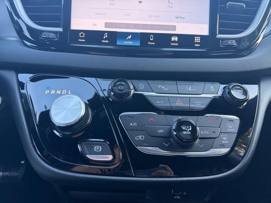 New 2026 Chrysler Voyager LX image 16