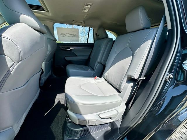 New 2026 Toyota Highlander Limited image 11