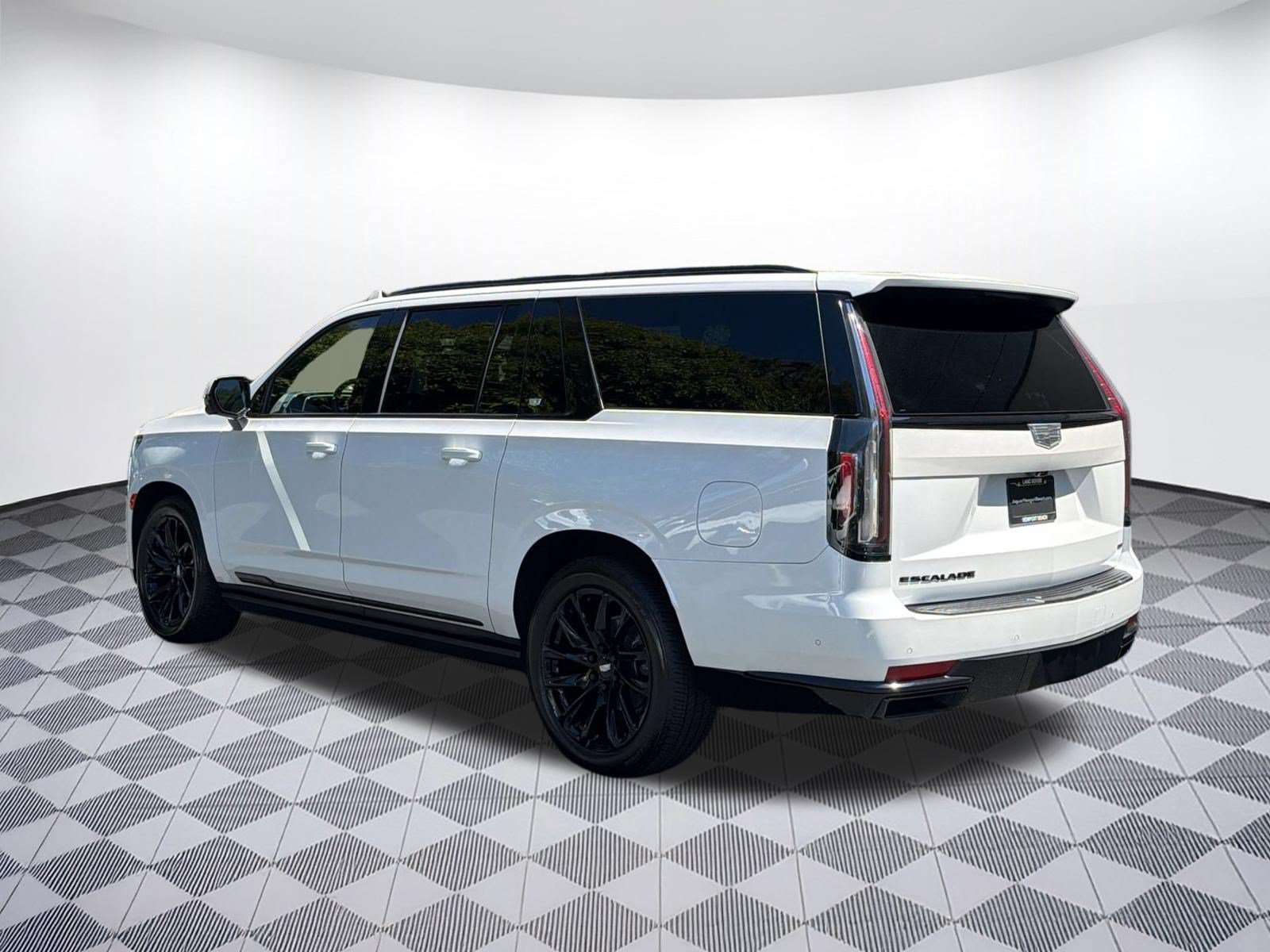 Used 2023 Cadillac Escalade ESV Sport Platinum w/ LPO, ONYX Package AWD/4WD image 3