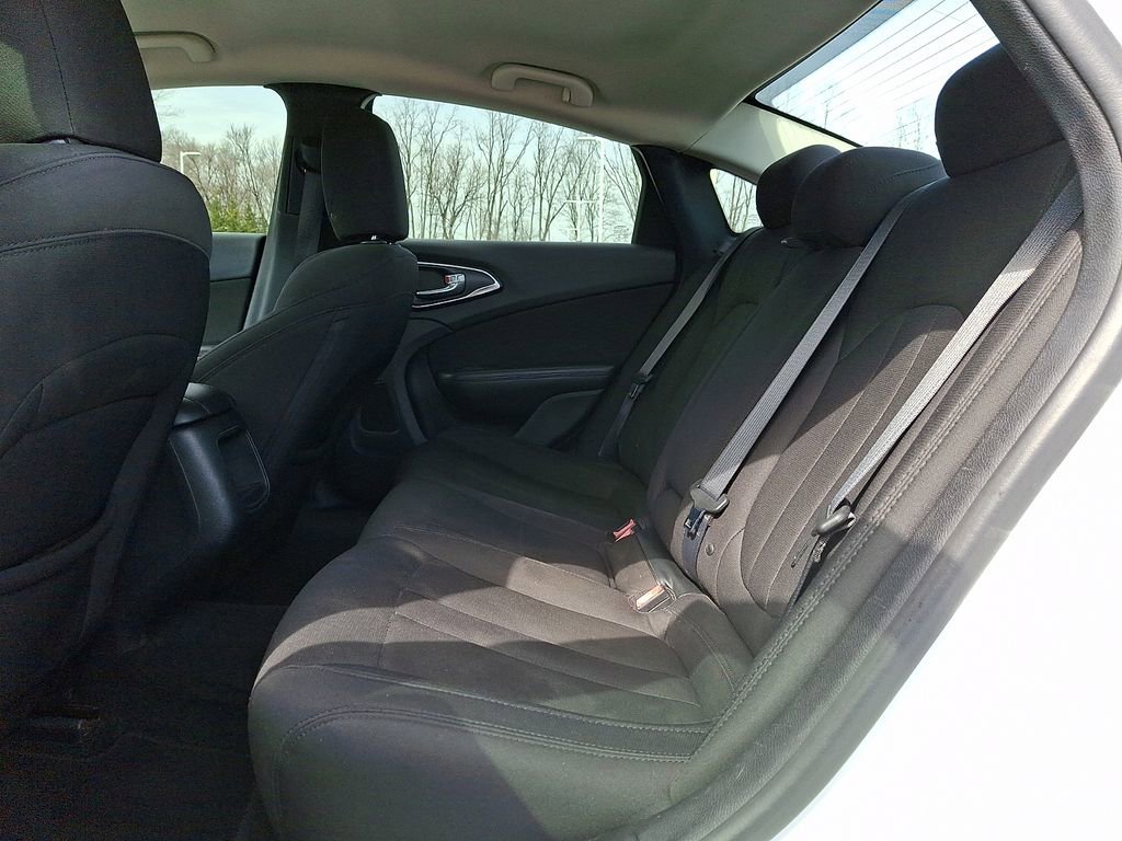 Used 2015 Chrysler 200 Limited w/ Convenience Group image 10