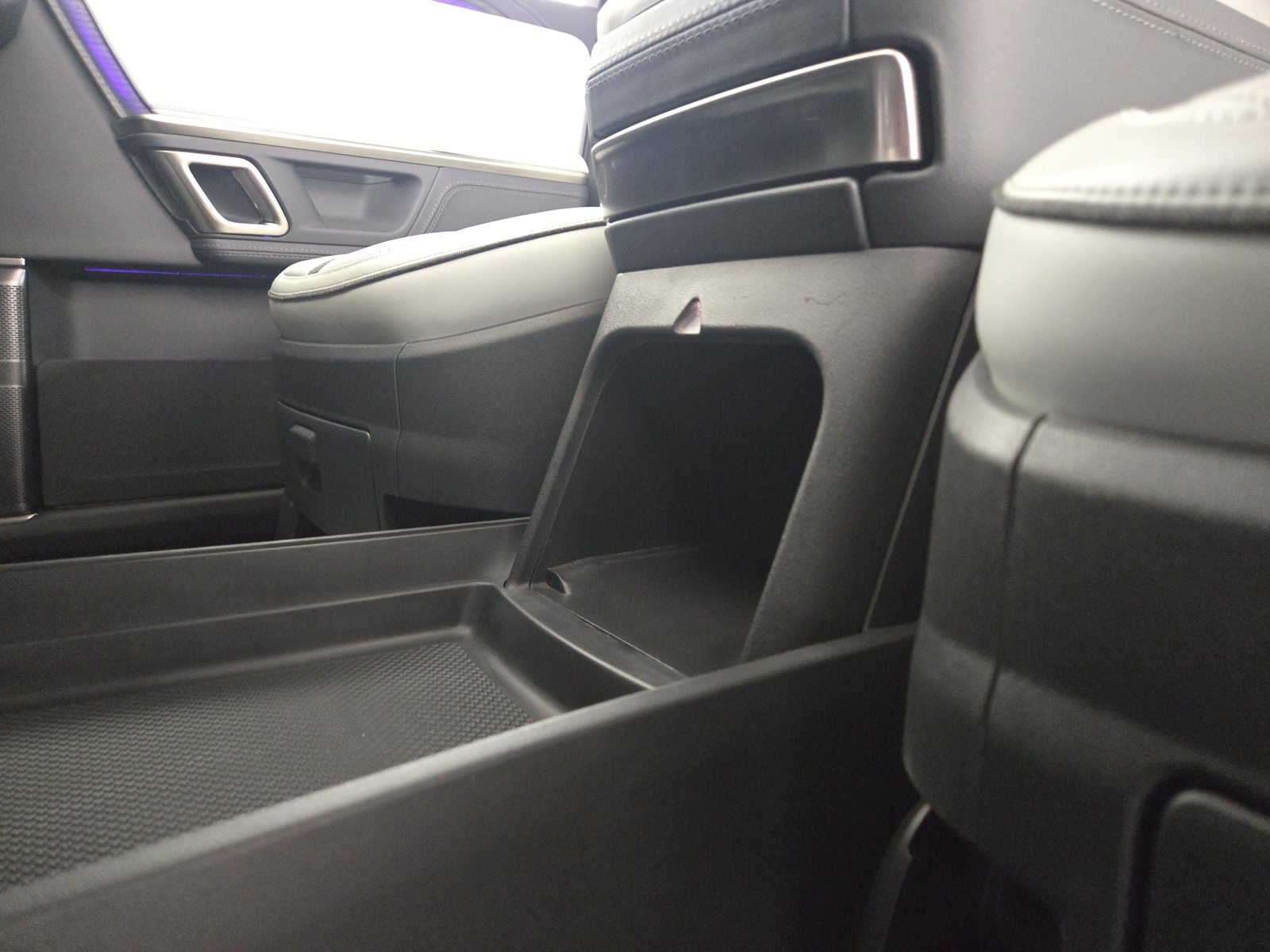 Used 2024 Rivian R1S Adventure Quad AWD/4WD image 33