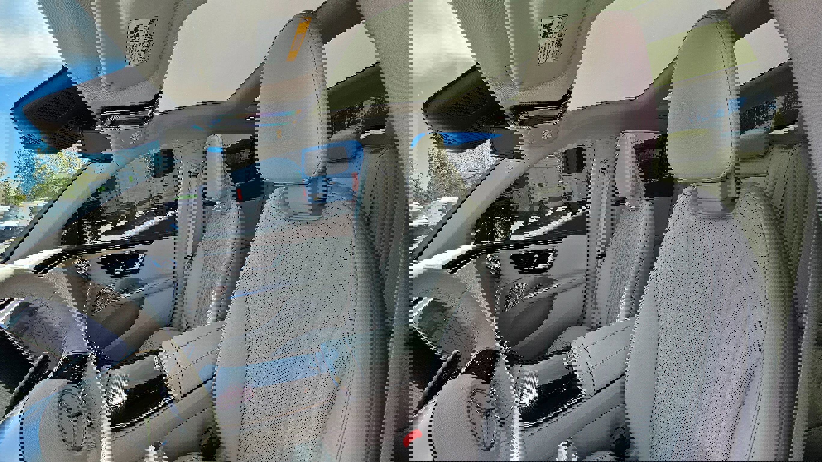 Used 2023 Mercedes-Benz EQE 500 4MATIC Sedan w/ Exclusive Trim Package image 17