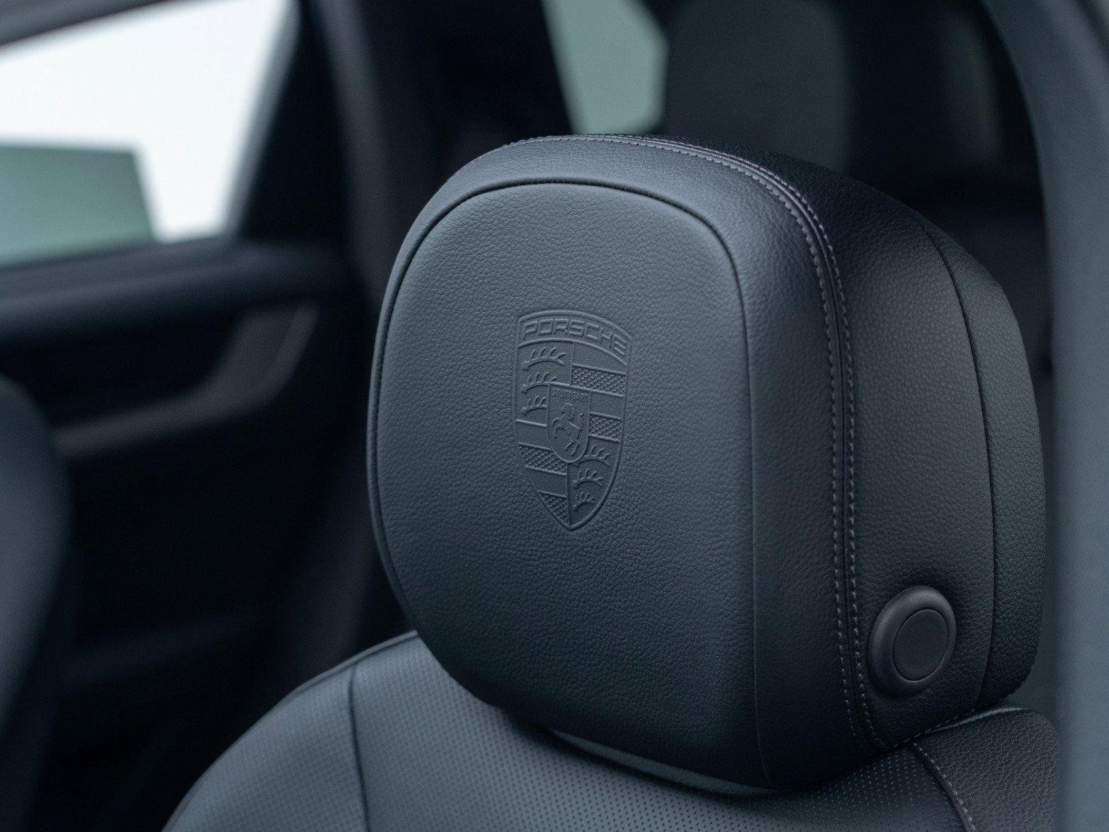 Certified 2025 Porsche Cayenne S image 21