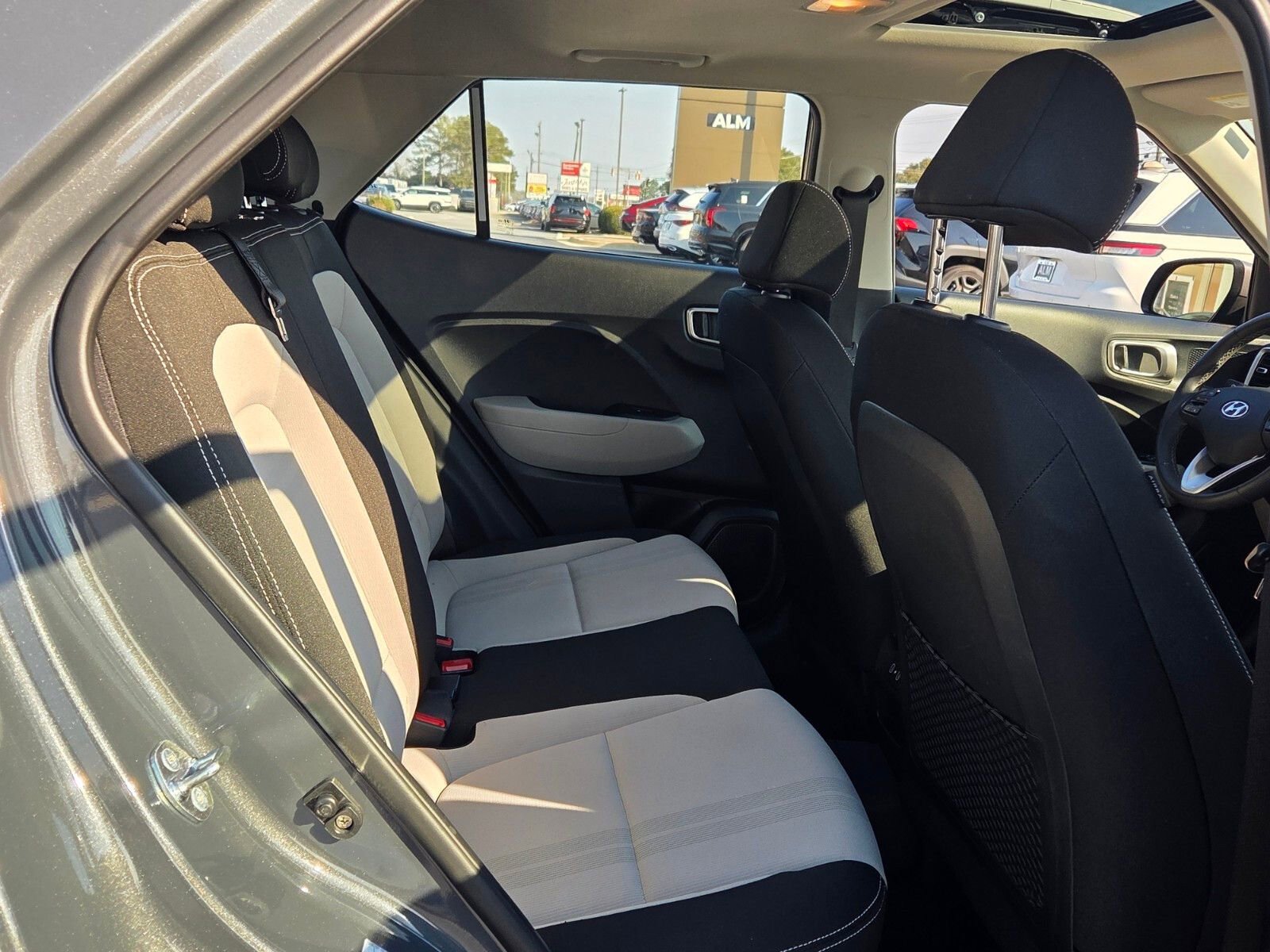 Used 2025 Hyundai Venue SEL image 14