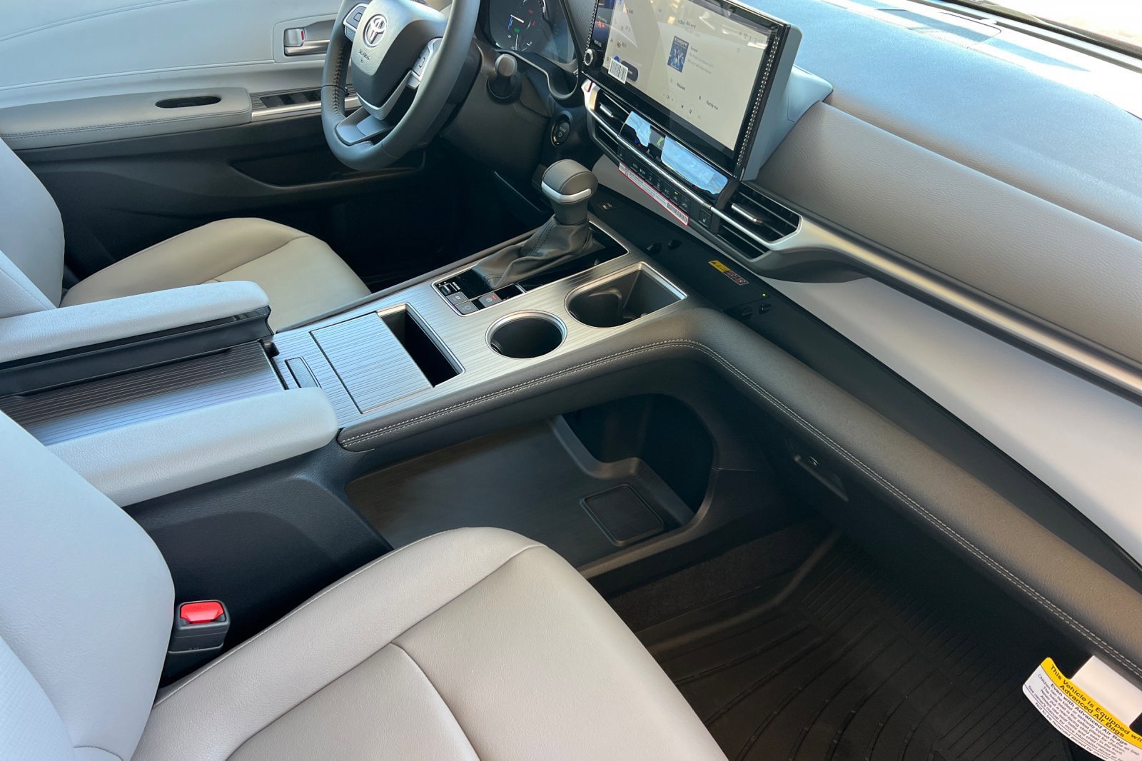 Certified 2026 Toyota Sienna XLE FWD image 16