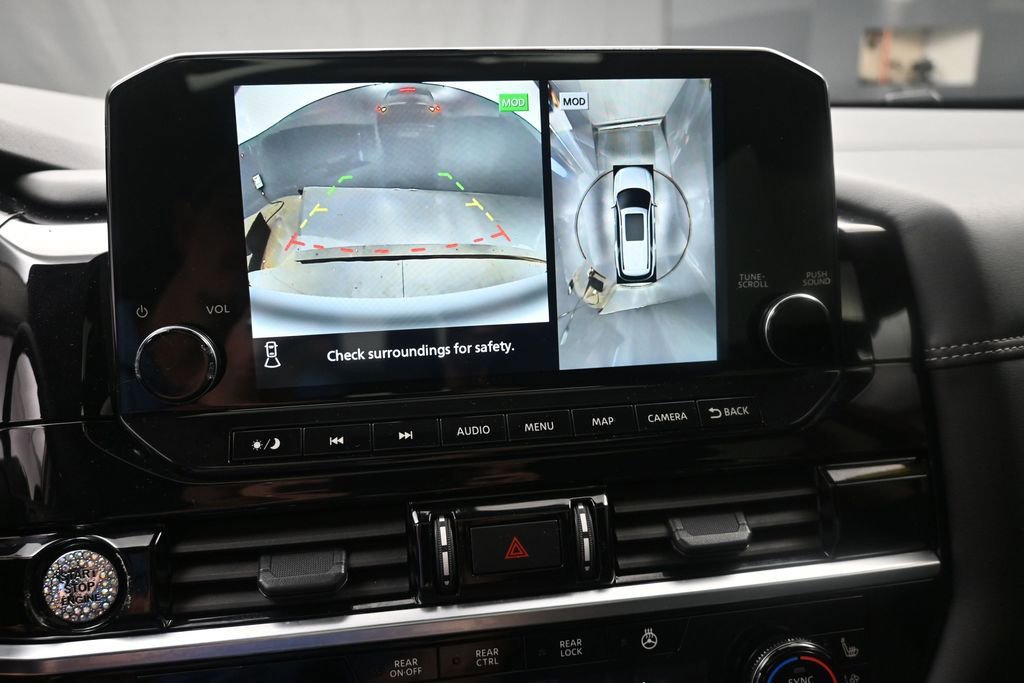 Used 2024 Nissan Pathfinder Platinum FWD image 12