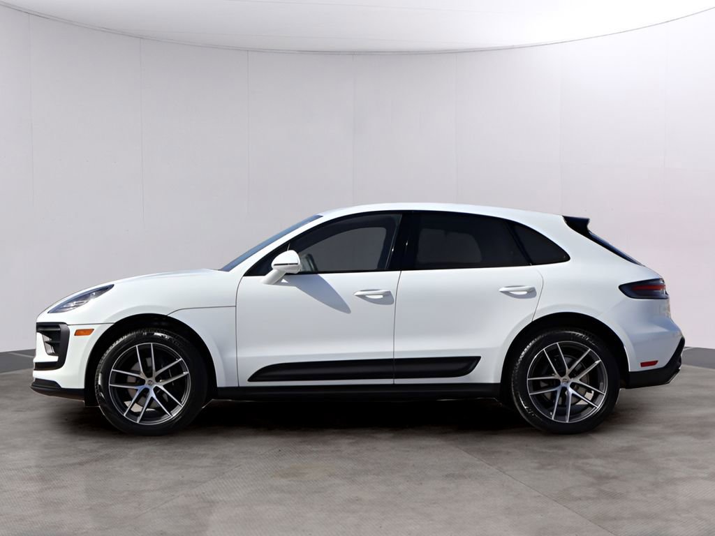 Used 2025 Porsche Macan image 2
