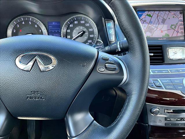 Used 2018 INFINITI Q70 Luxe RWD image 19