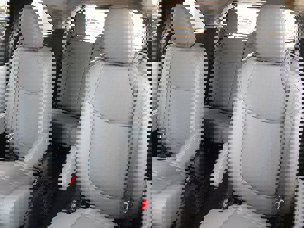 Used 2026 Toyota Sienna XLE image 9