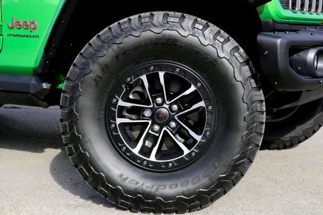 Used 2025 Jeep Wrangler Unlimited Rubicon AWD/4WD image 2