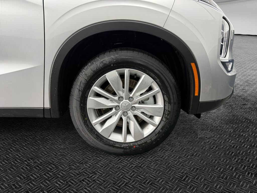 New 2026 Mitsubishi Outlander ES image 11