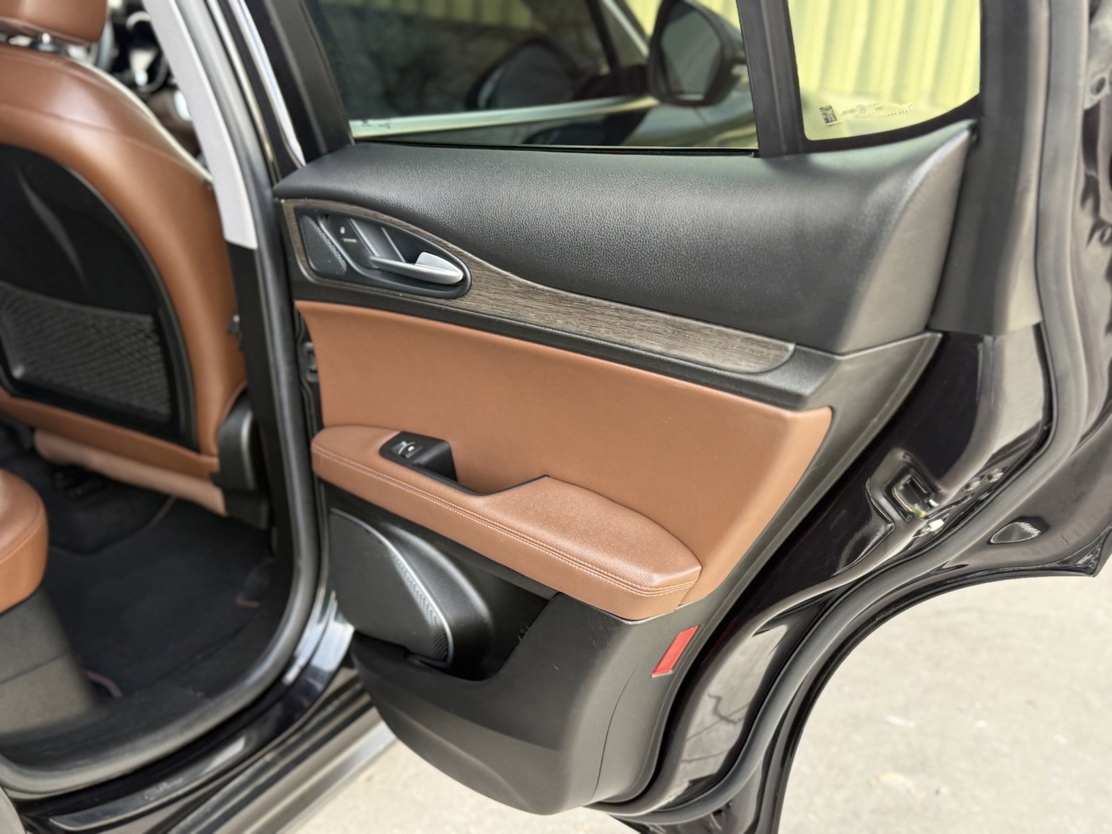 Used 2018 Alfa Romeo Stelvio Ti AWD/4WD image 28