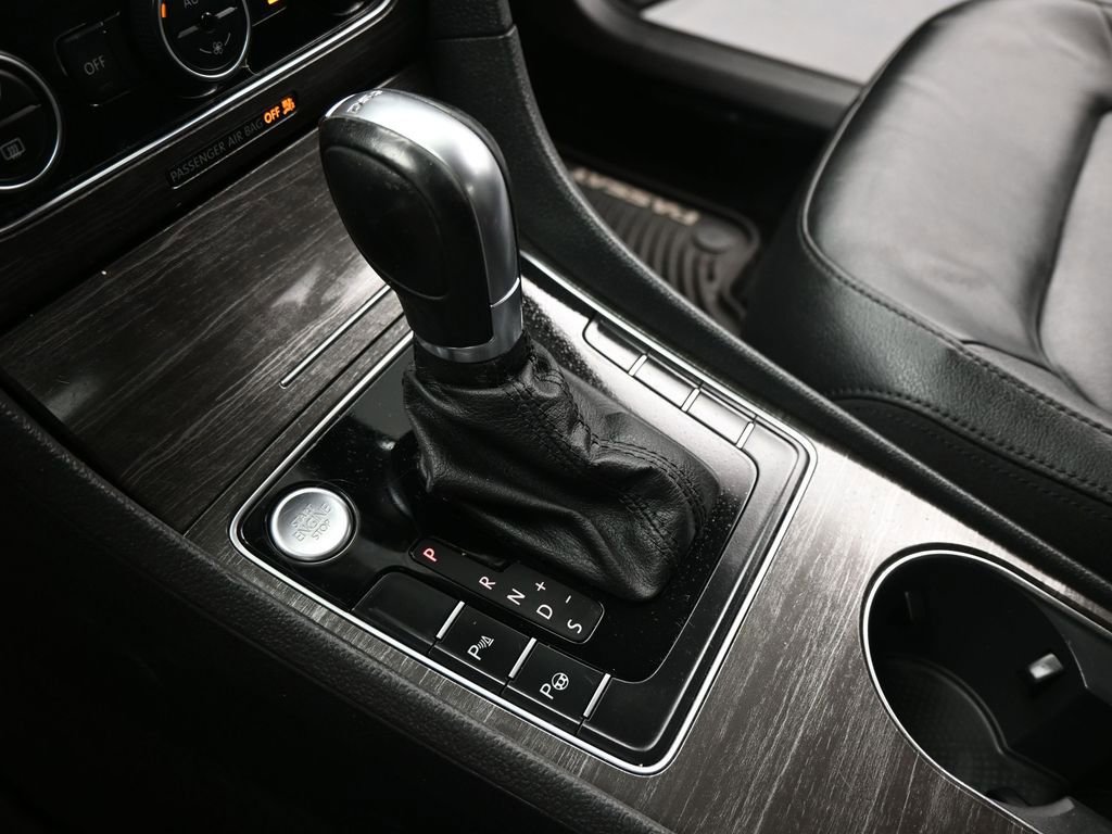 Used 2016 Volkswagen Passat 3.6 SEL Premium image 15