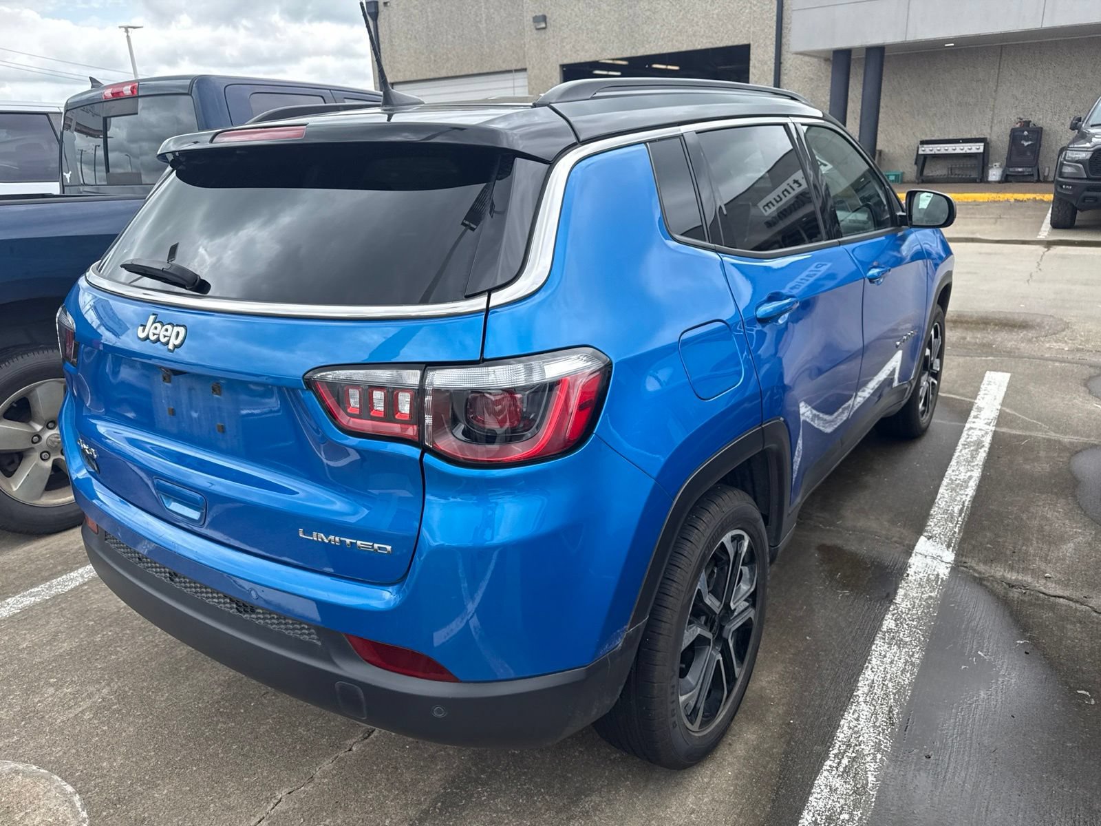 Used 2023 Jeep Compass Limited AWD/4WD image 4