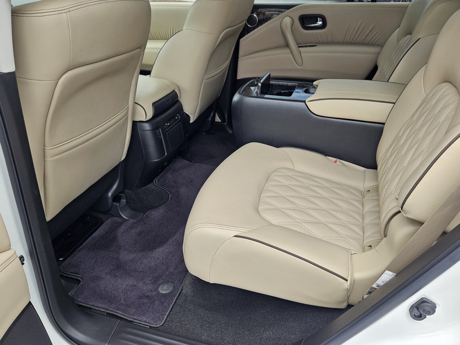 Used 2021 Nissan Armada Platinum w/ Captain's Chairs Package RWD image 12