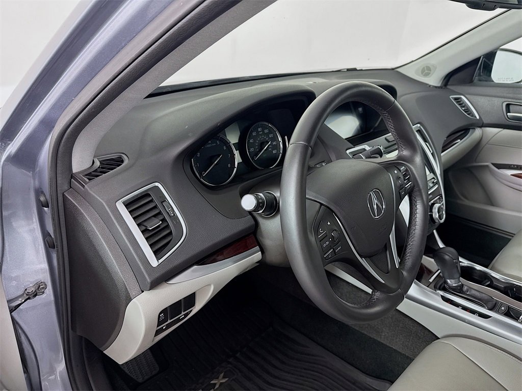 Used 2016 Acura TLX image 4