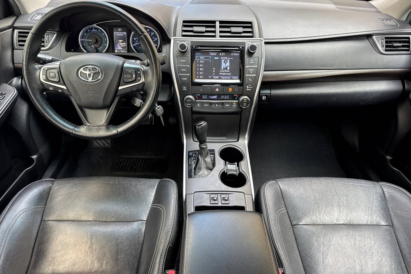 Used 2017 Toyota Camry XLE FWD image 13