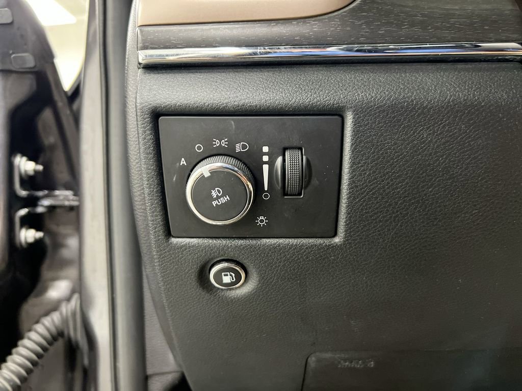 Used 2015 Jeep Grand Cherokee Limited w/ Luxury Group II AWD/4WD image 19