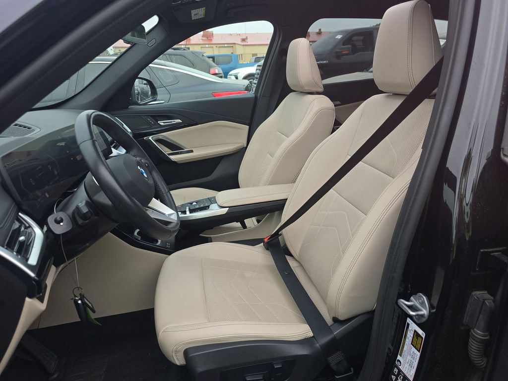Used 2025 BMW X1 xDrive28i AWD/4WD image 4