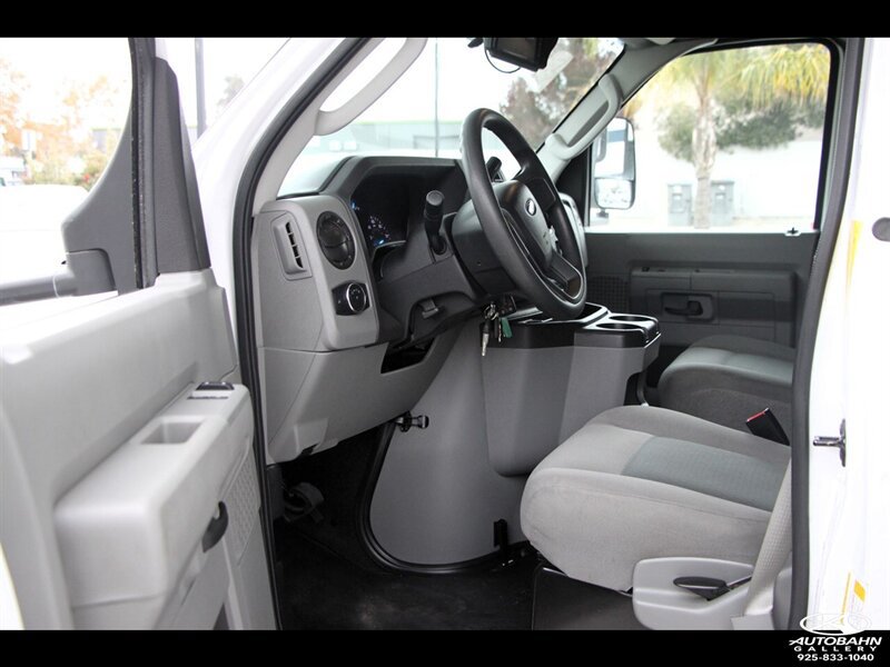 Used 2022 Ford E-450 and Econoline 450 Super Duty w/ Motorhome Prep Package RWD image 17