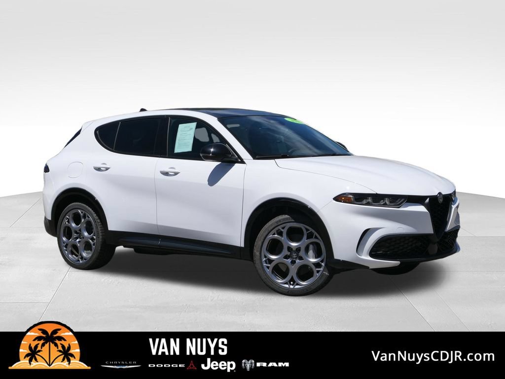 Used 2025 Alfa Romeo Tonale w/ Premium Package AWD/4WD image 1