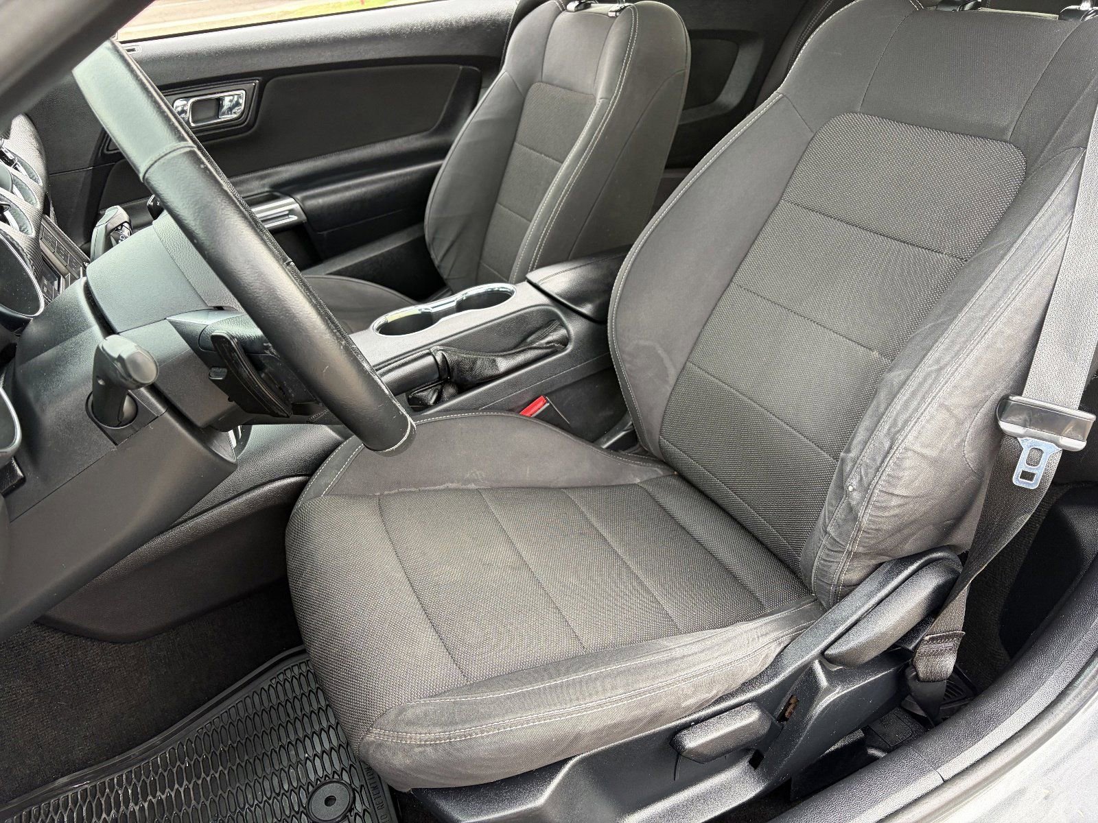 Used 2016 Ford Mustang Convertible image 22