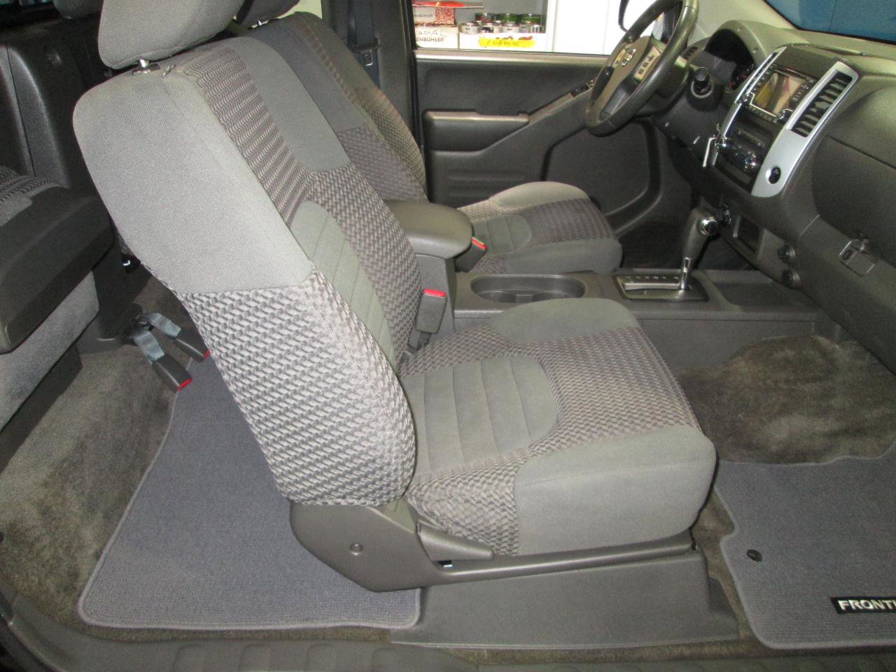 Used 2015 Nissan Frontier SV AWD/4WD image 23