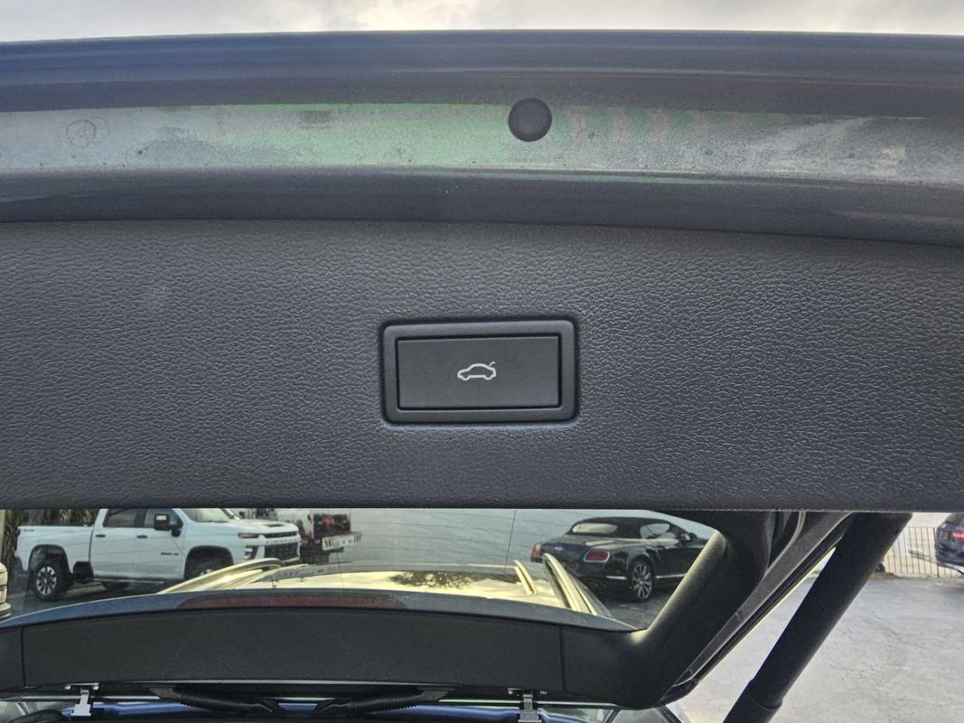 Used 2022 Volkswagen Tiguan SE R-Line image 19