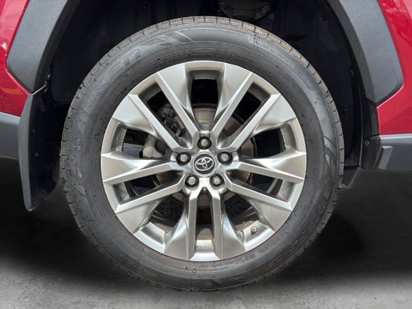 Used 2019 Toyota RAV4 XLE Premium w/ Cold Weather Package AWD/4WD image 15