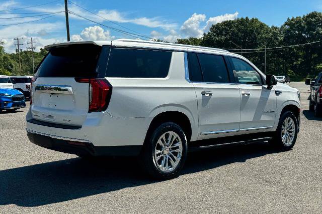Used 2022 GMC Yukon XL SLT w/ SLT Premium Package AWD/4WD image 3