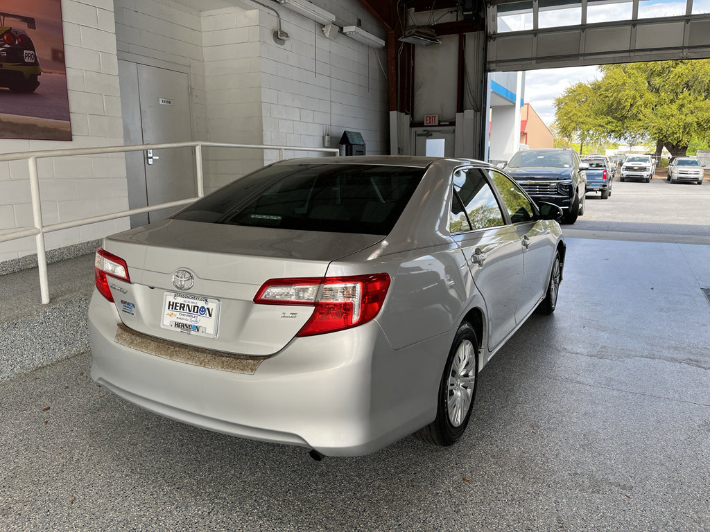 Used 2014 Toyota Camry LE FWD image 8