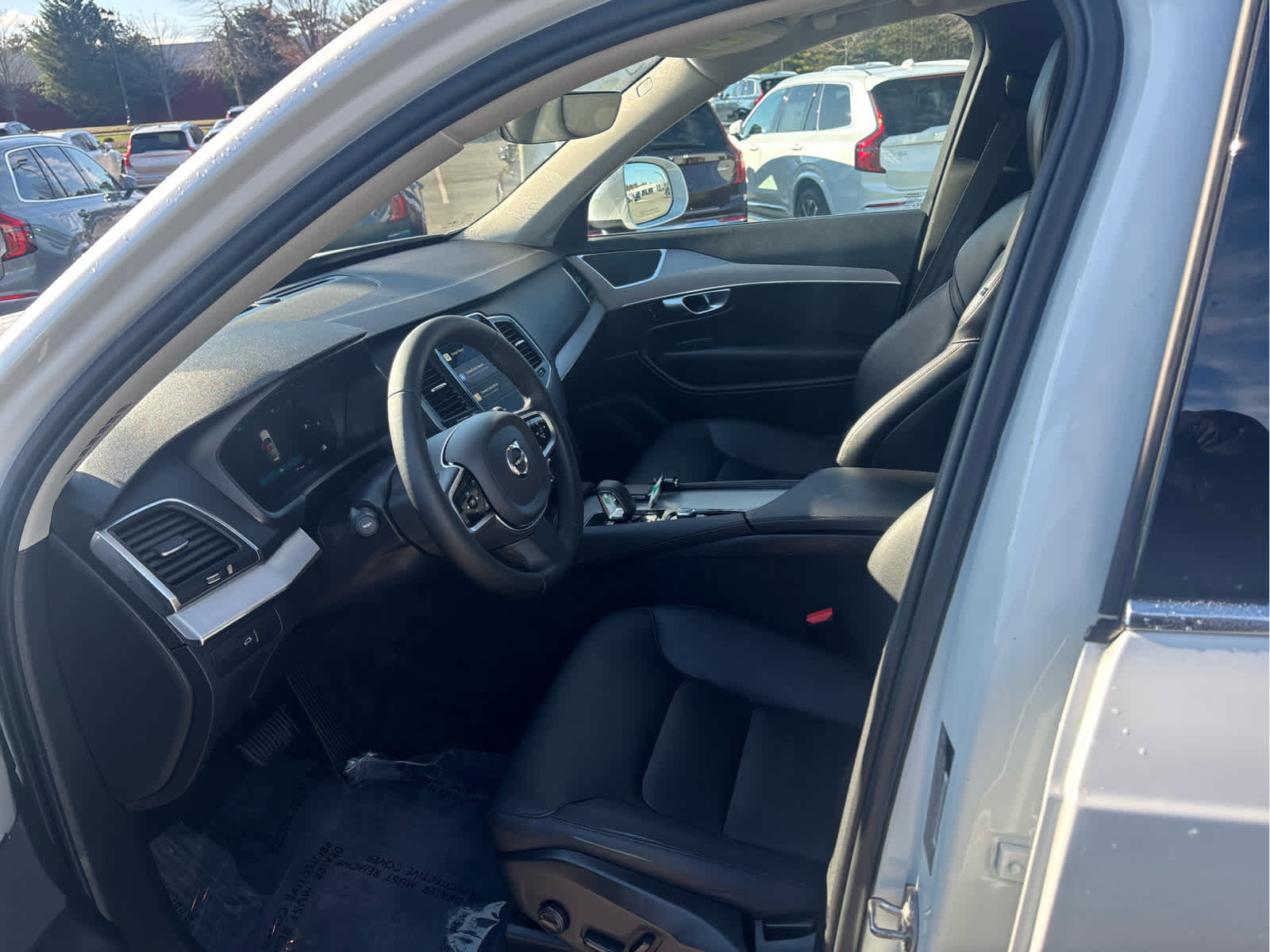 Used 2024 Volvo XC90 B5 Core AWD/4WD image 12