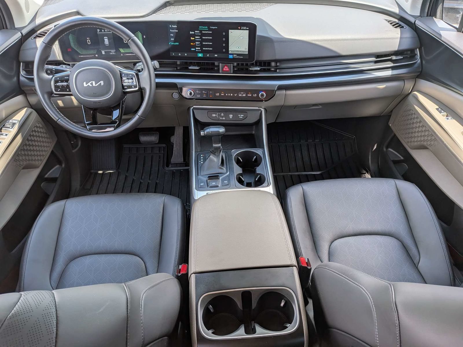 Used 2026 Kia Carnival FWD image 16