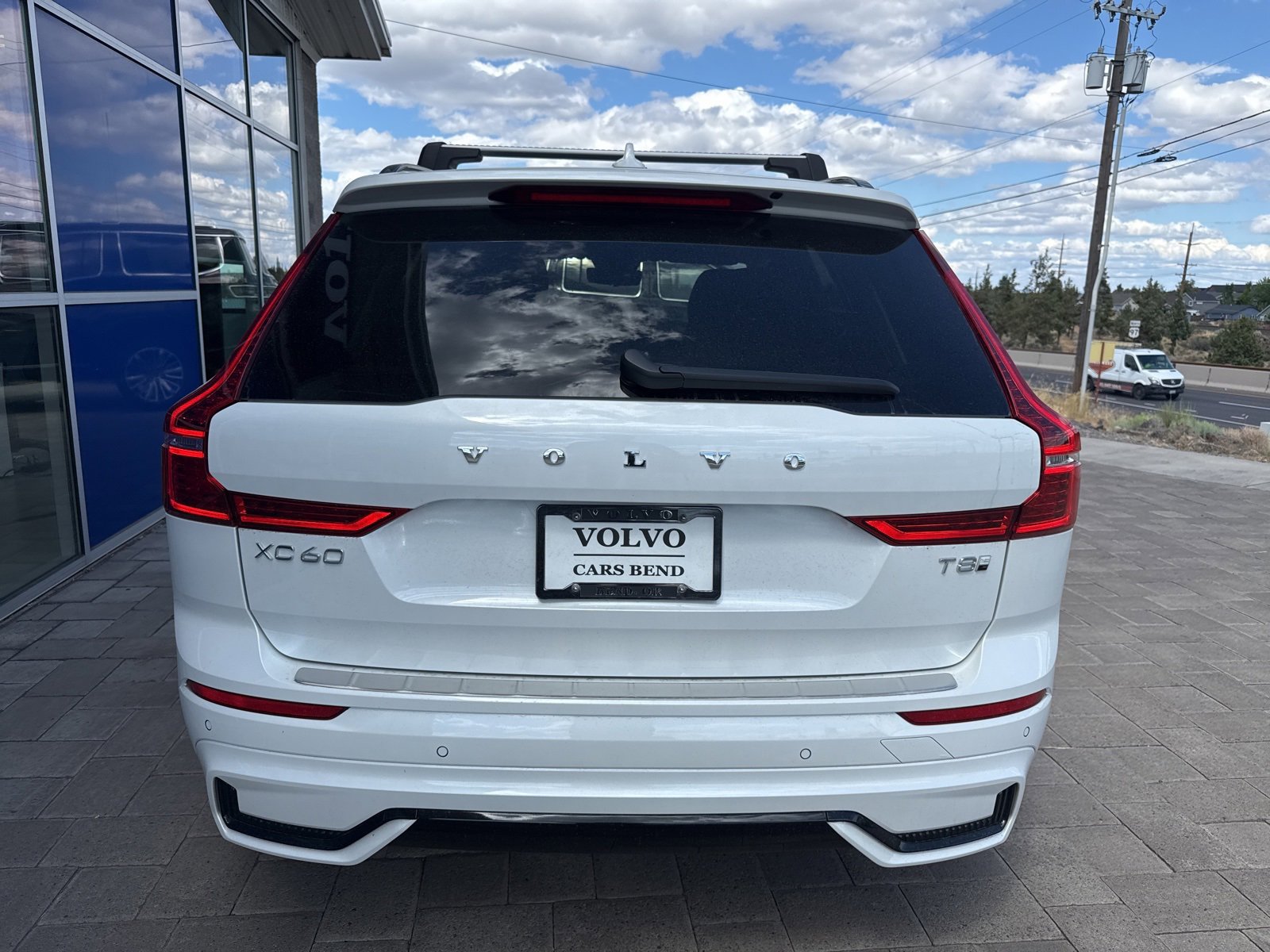 Certified 2025 Volvo XC60 T8 Core w/ Protection Package Premier image 6