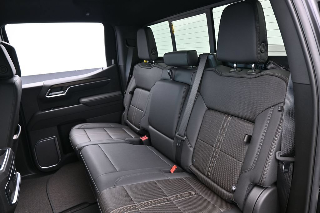 Used 2026 Chevrolet Silverado 1500 High Country RWD image 33