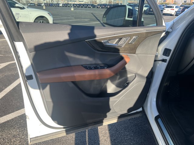 Used 2023 Audi Q7 2.0T Premium w/ Convenience Package image 5