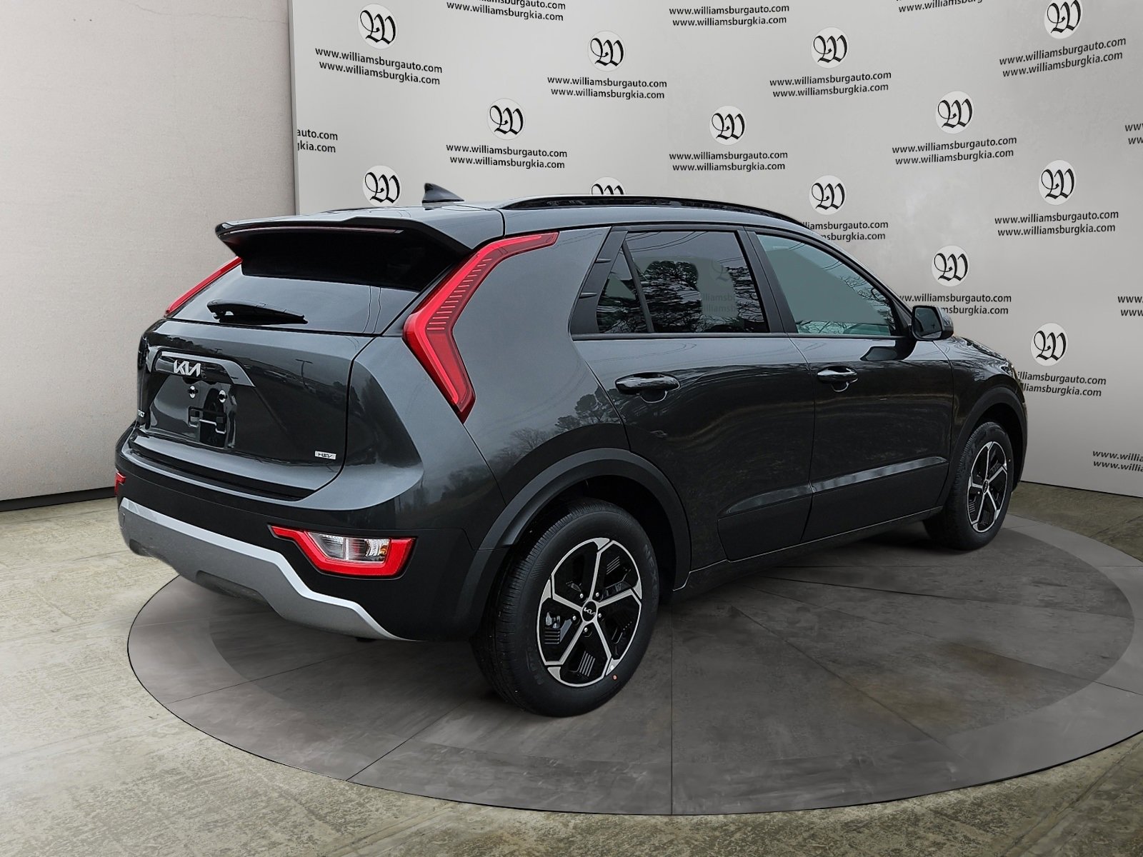 Used 2025 Kia Niro LX image 5