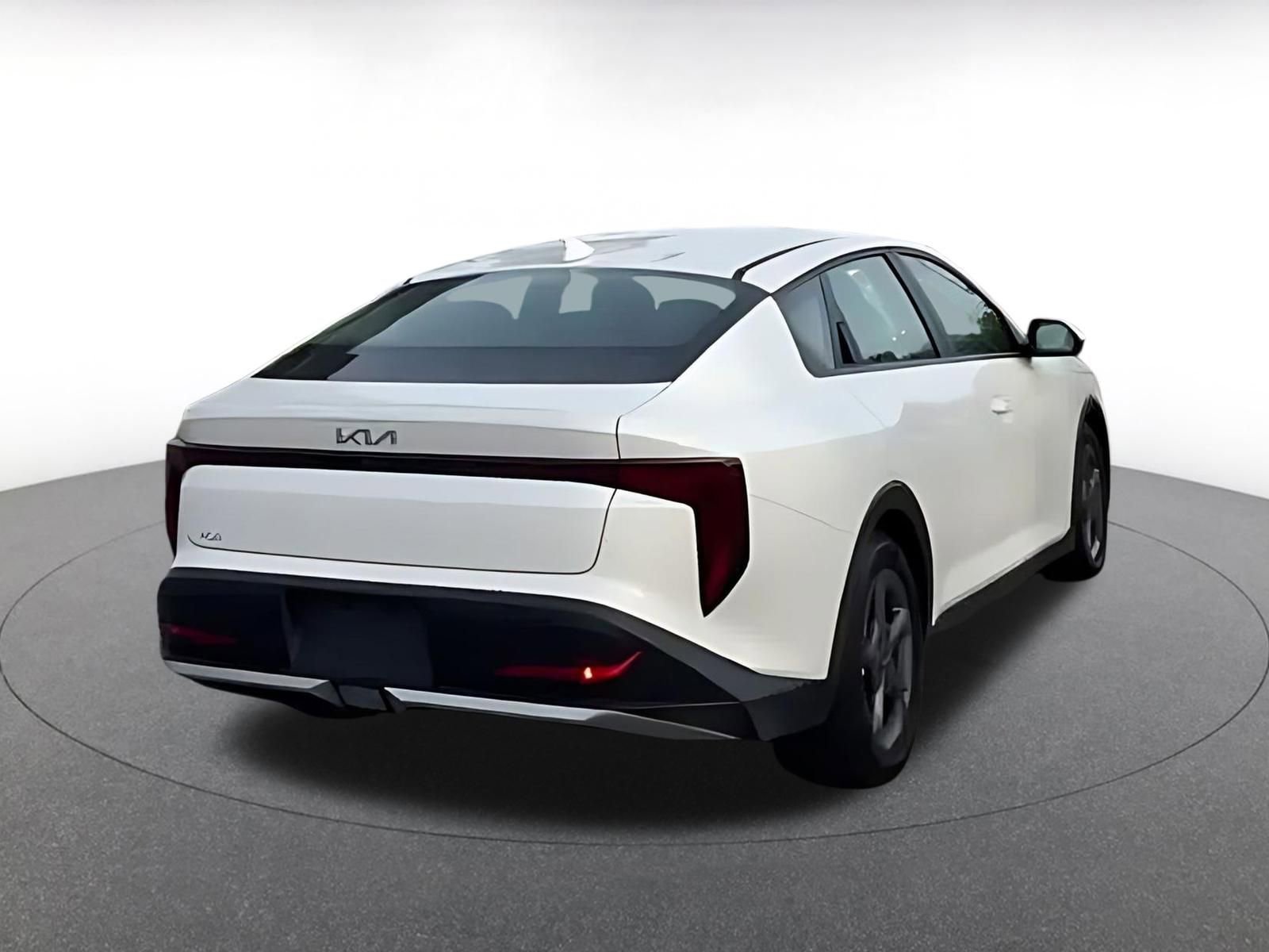 Used 2025 Kia K4 LXS image 11