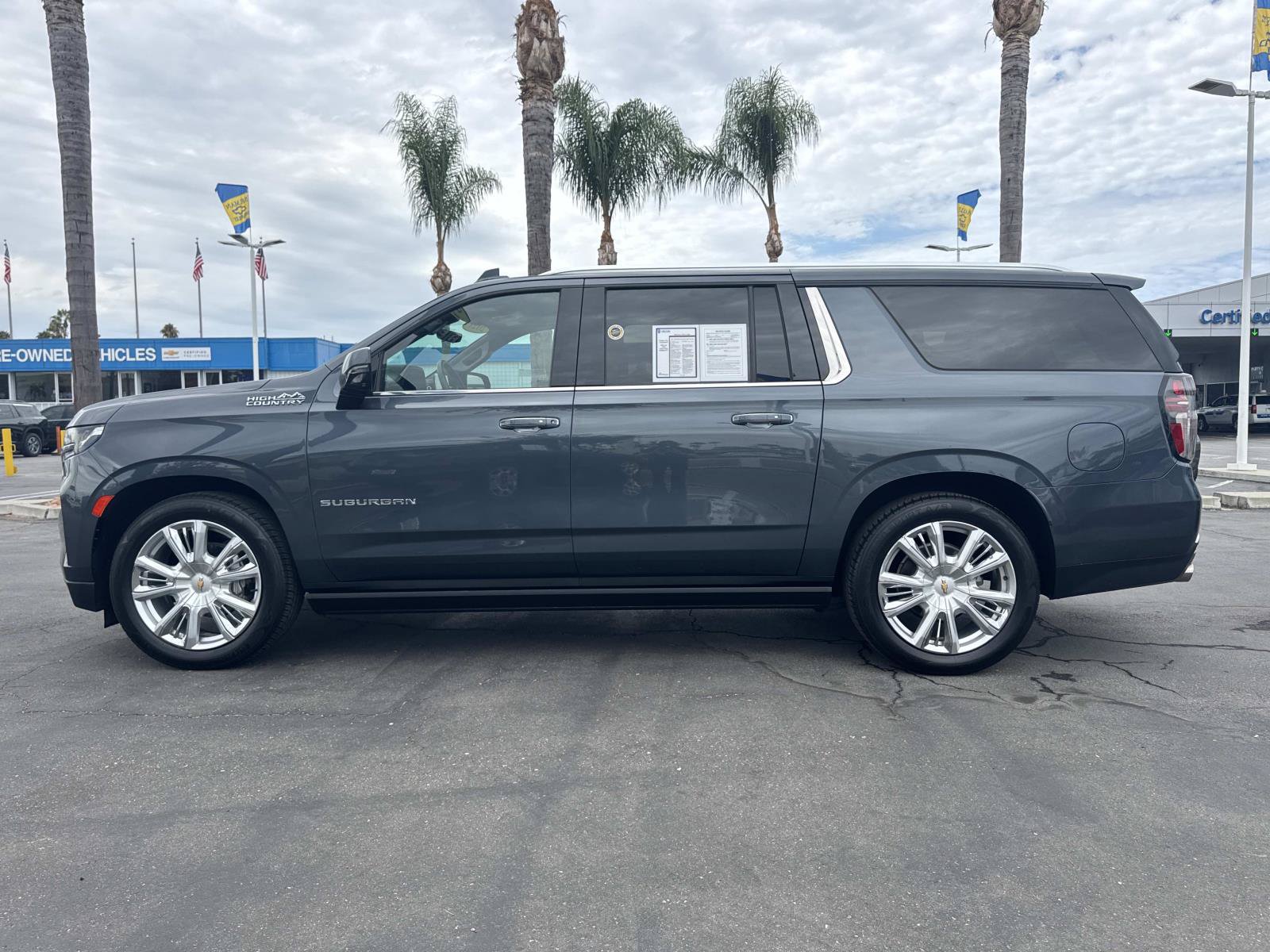 Used 2021 Chevrolet Suburban High Country RWD image 8