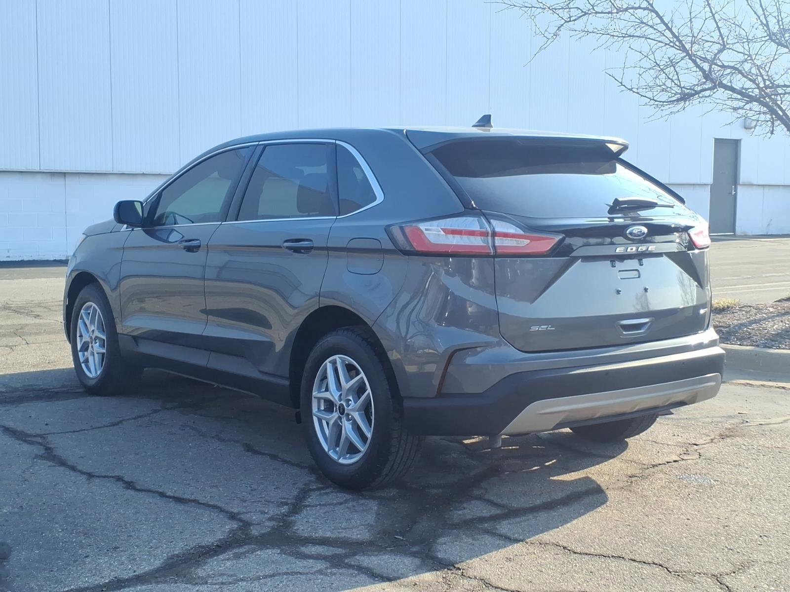 Certified 2024 Ford Edge SEL w/ Convenience Package image 4