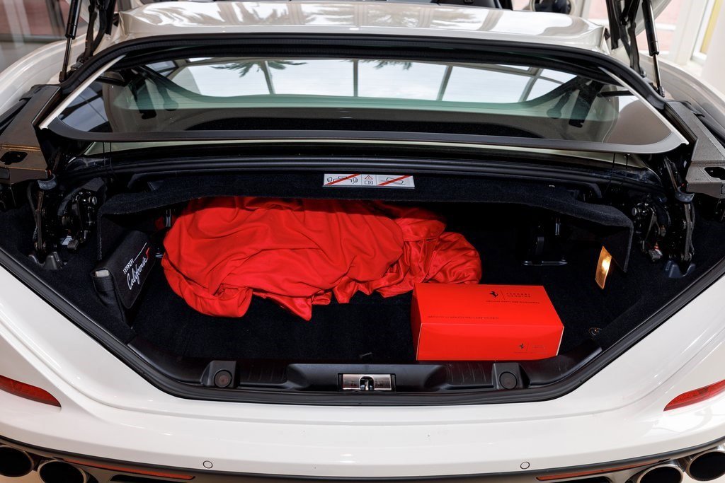 Used 2016 Ferrari California T image 37