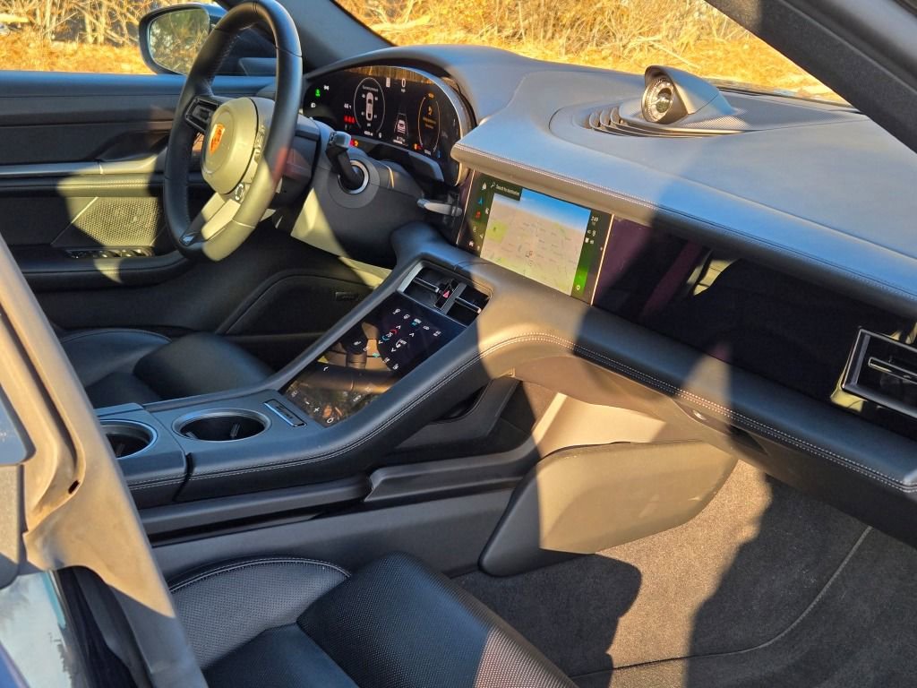 Certified 2025 Porsche Taycan image 33