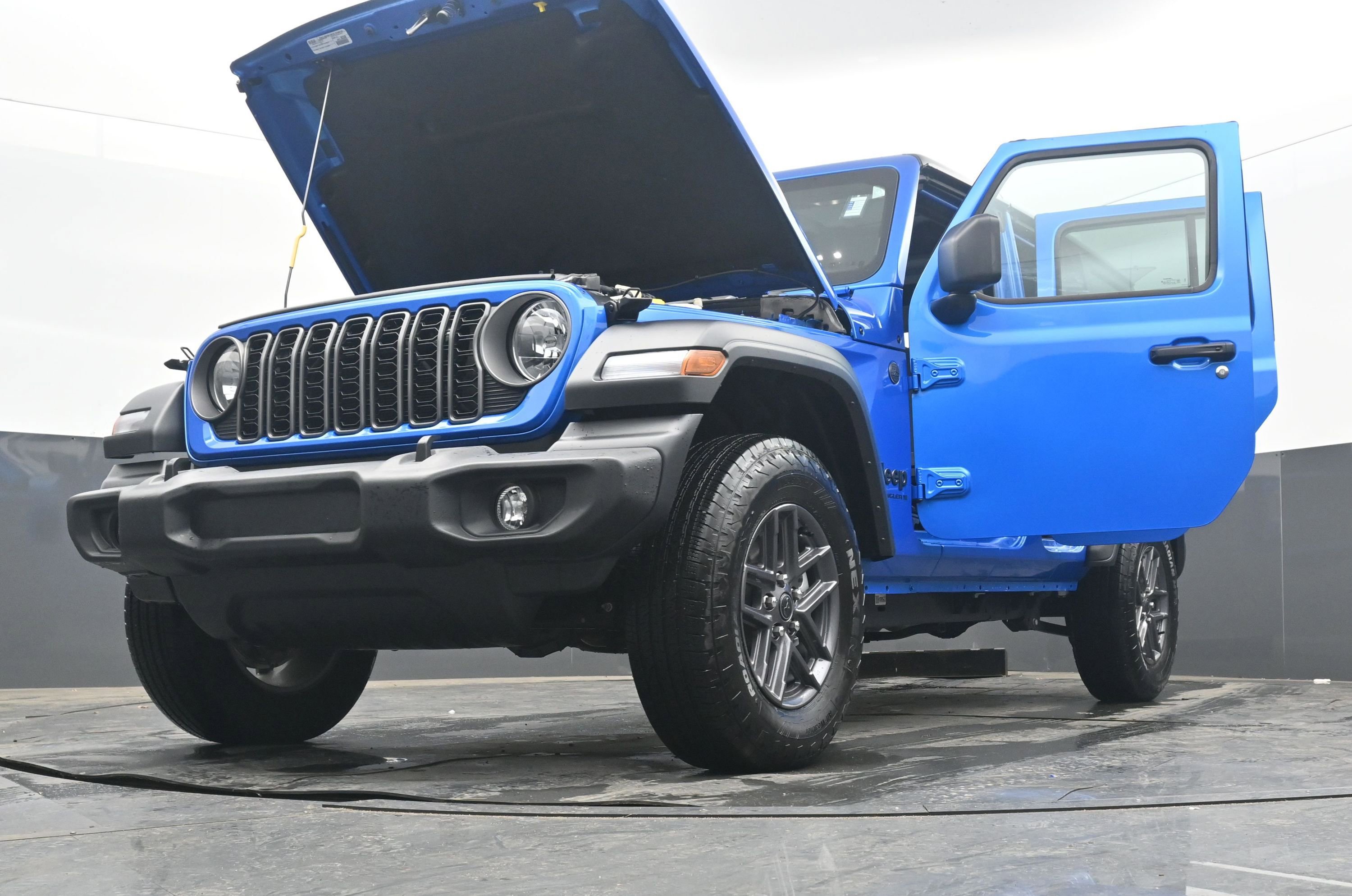 Used 2025 Jeep Wrangler Sport S image 41