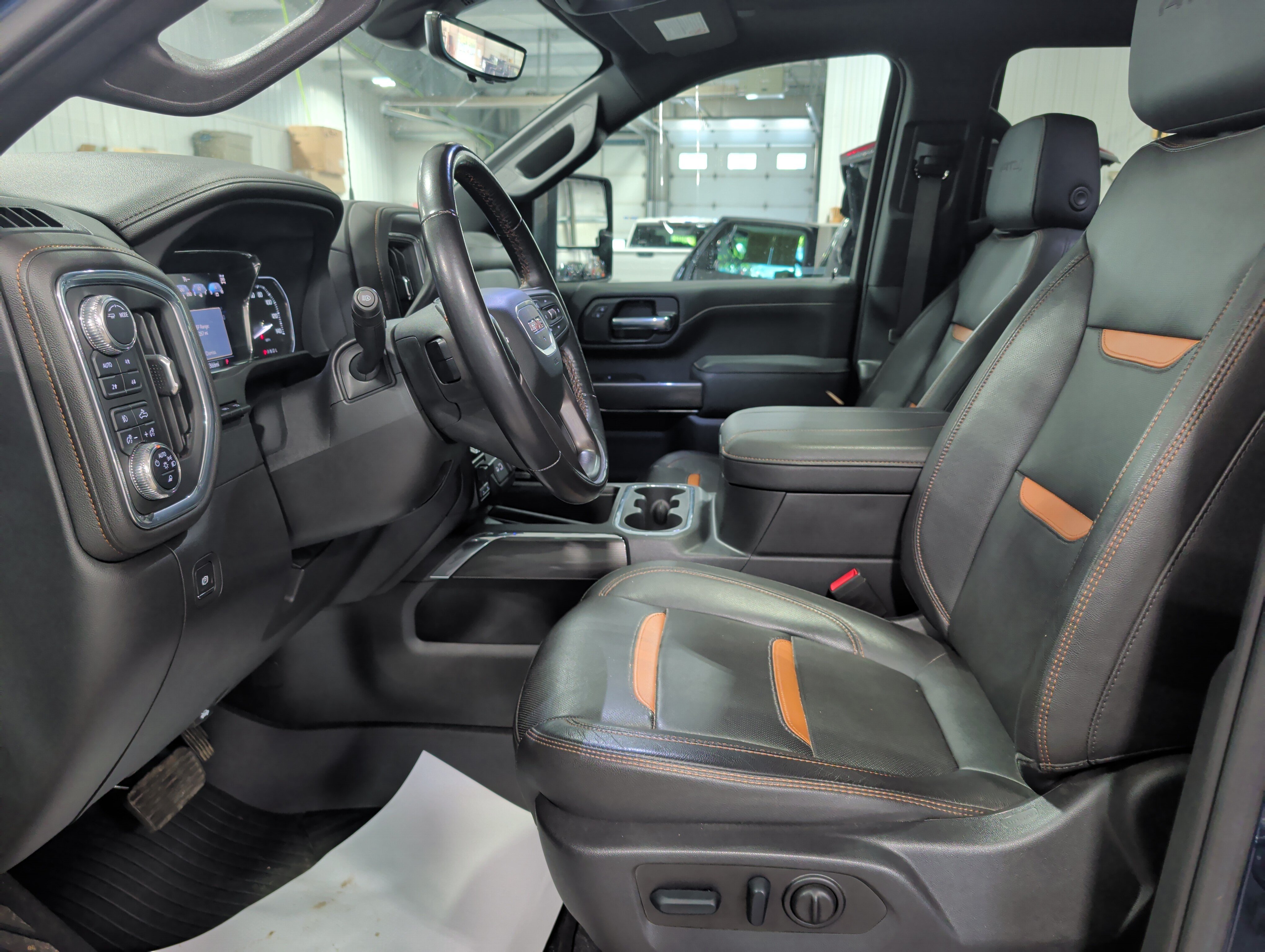 Used 2023 GMC Sierra 2500 AT4 w/ AT4 Premium Plus Package AWD/4WD image 7