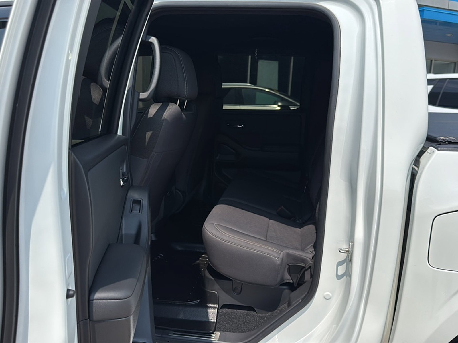 Used 2023 Nissan Frontier SV w/ Midnight Edition Package AWD/4WD image 18