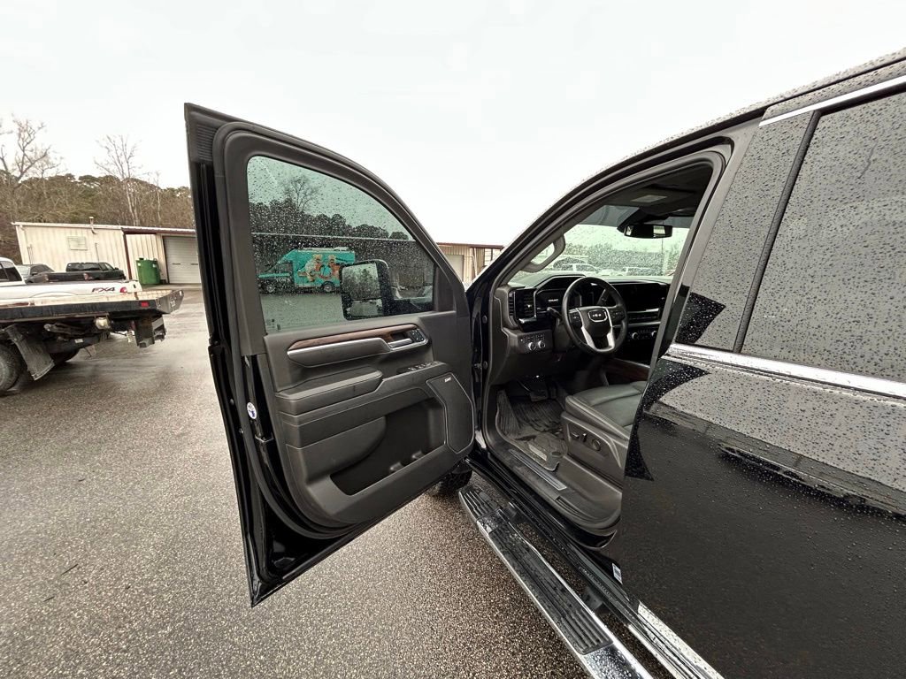 Used 2025 GMC Sierra 2500 SLT w/ SLT Premium Package image 27