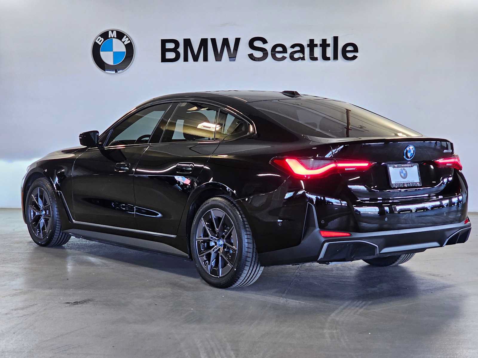 Certified 2023 BMW i4 eDrive35 RWD image 4