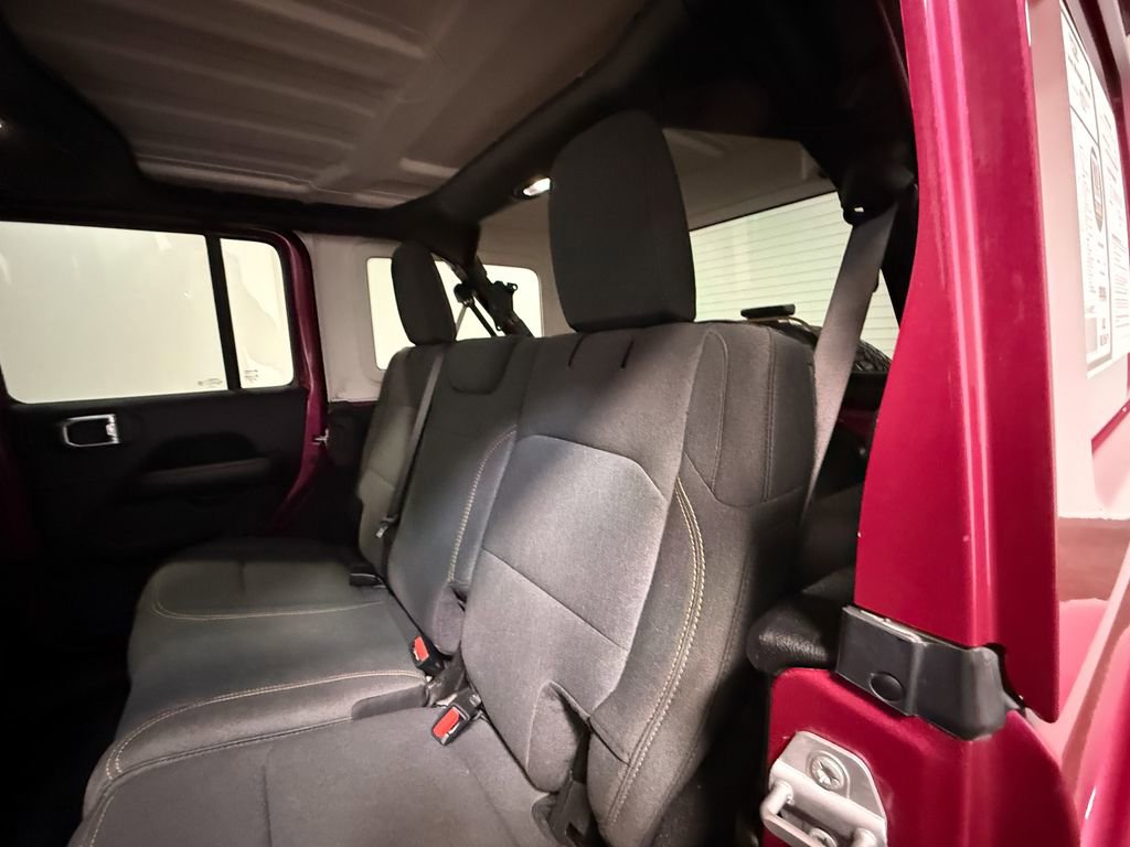 Used 2024 Jeep Wrangler Unlimited Sahara w/ Technology Group AWD/4WD image 48